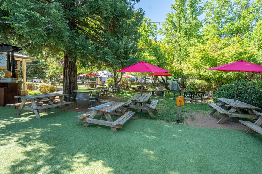 More Photos Of 350 Main St, Murphys Restaurant For Sale