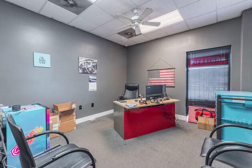 More Photos Of 111 N 12th St, West Columbia General Retail For Sale