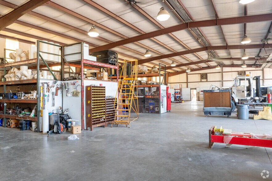 More Photos Of 141 Cort Rd, Columbia Warehouse For Lease
