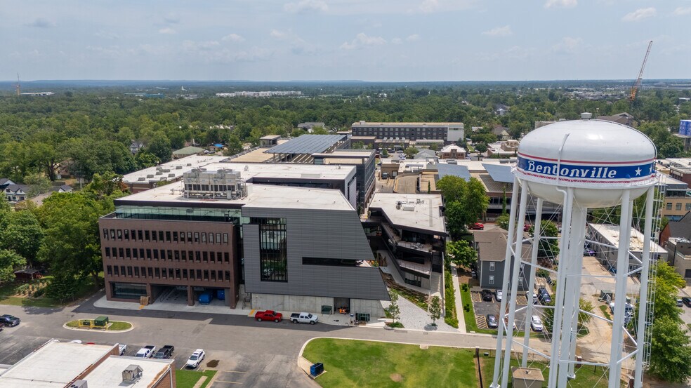 More Photos Of 215 NW A St, Bentonville Office Residential For Lease