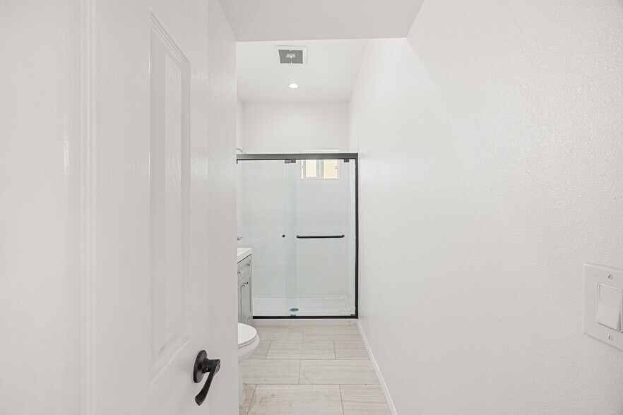 More Photos Of 600 S Ditman Ave, Los Angeles Multifamily For Sale