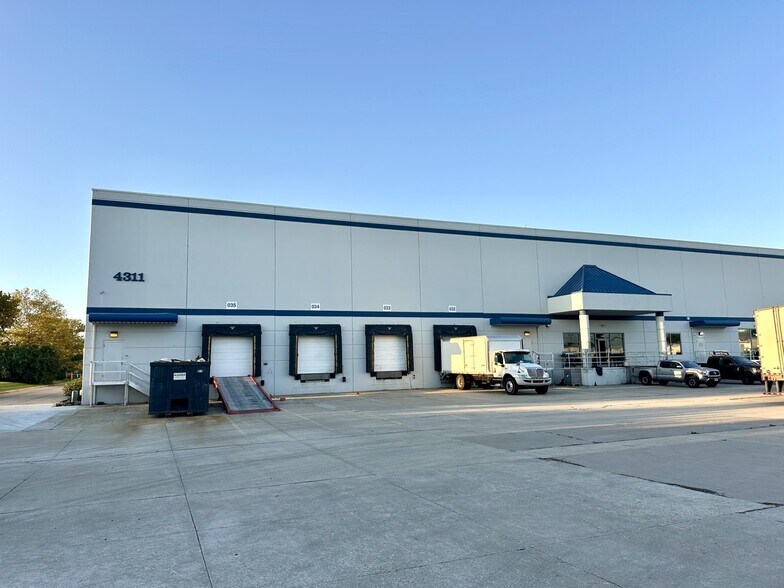 More Photos Of 4311 Janitrol Rd, Columbus Warehouse For Lease
