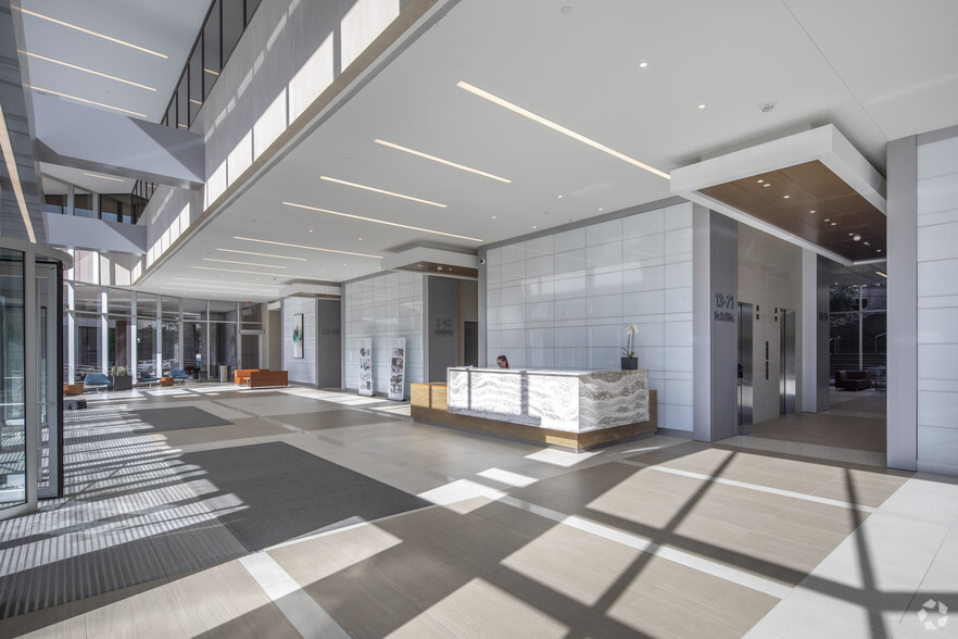 More Photos Of 250 E 5th St, Cincinnati Office For Lease