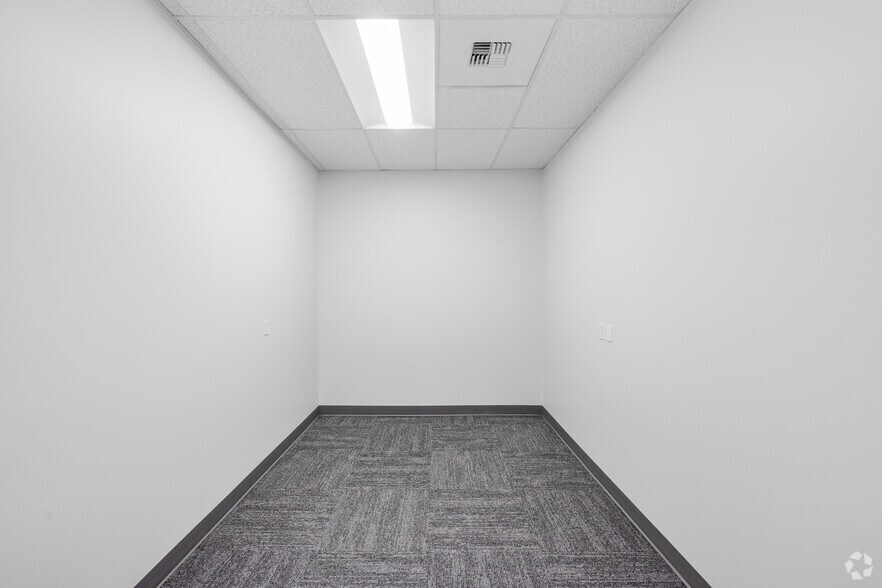 More Photos Of 7817 S 210th St, Kent Unknown For Lease