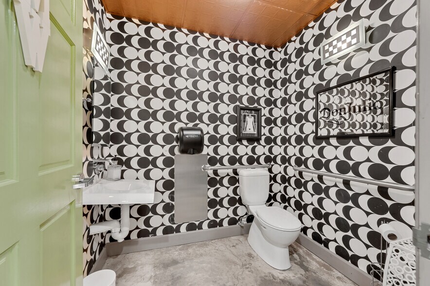 More Photos Of 626 Rood Ave, Grand Junction Restaurant For Sale