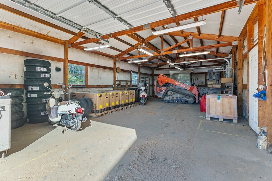 More Photos Of 17490 US Highway 69 S, Tyler Showroom For Sale
