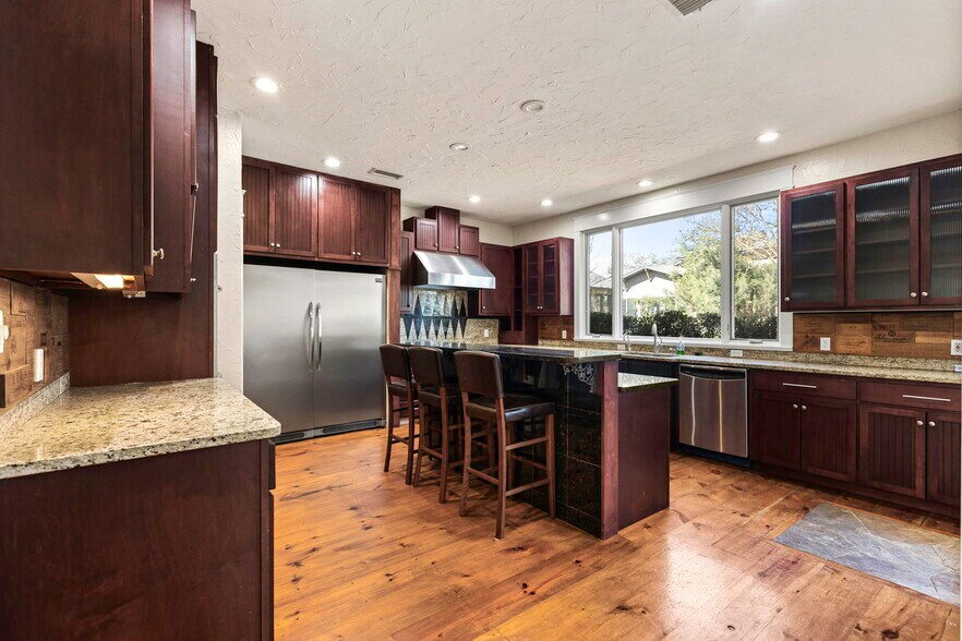 More Photos Of 1420 River Rd, Boerne Medical For Lease