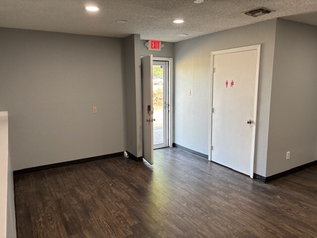 More Photos Of 400 Chisholm Valley Dr, Round Rock Unknown For Lease