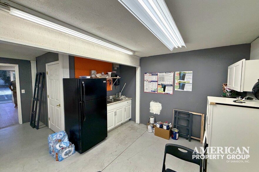 More Photos Of 7610-7630 Matoaka Rd, Sarasota Warehouse For Lease