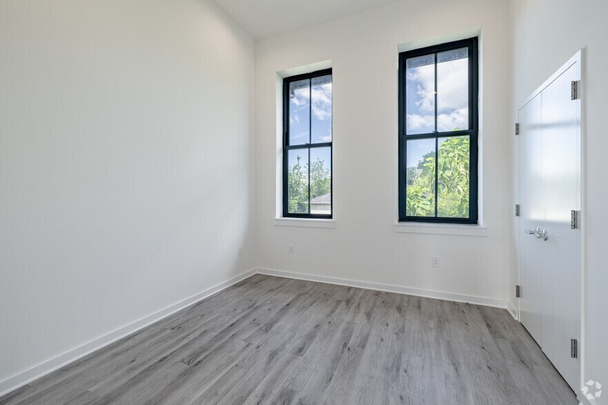 More Photos Of 70 Roseville Ave, Newark Apartments For Sale