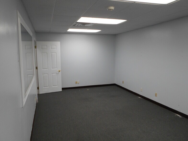 More Photos Of 4625 Progress Dr, Columbus Light Distribution For Lease