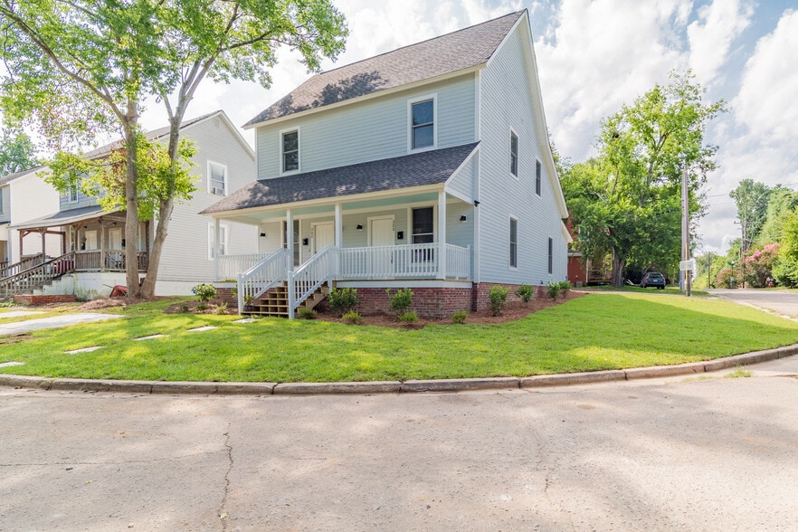 More Photos Of 302 Picadilly St, Columbia Specialty For Sale