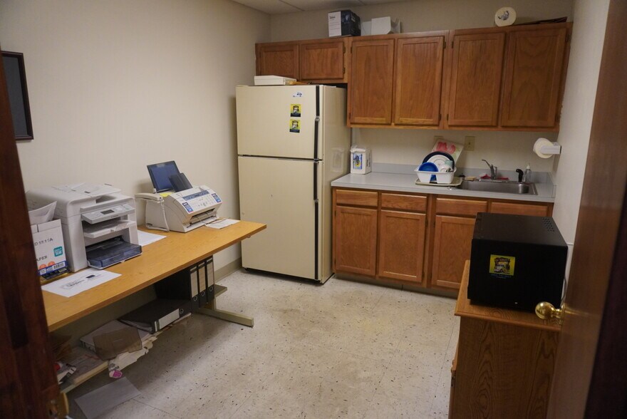 More Photos Of 7259 Cross Park Dr, Charleston Warehouse For Sale