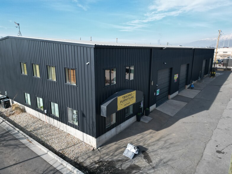More Photos Of 111 N Geneva Rd, Vineyard Industrial For Lease