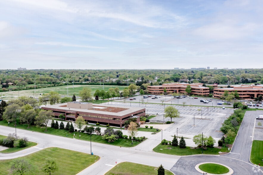 More Photos Of 1400 Kensington Rd, Oak Brook Office For Sale