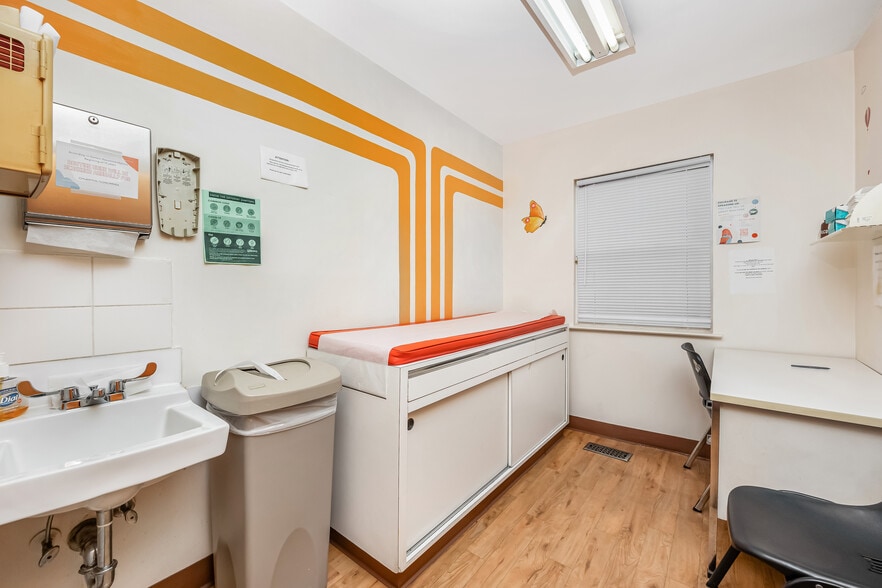 More Photos Of 2611 Corporal Kennedy St, Bayside Office For Sale