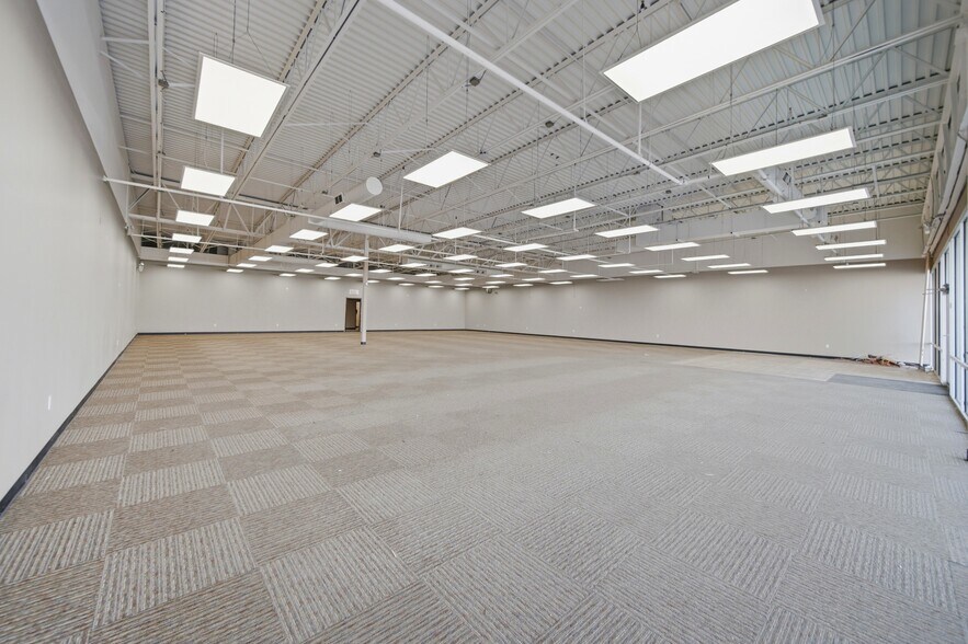 More Photos Of 4311 E Lincolnway, Sterling Unknown For Lease