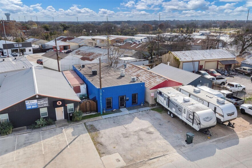 More Photos Of 224 Garvon St, Garland Warehouse For Sale