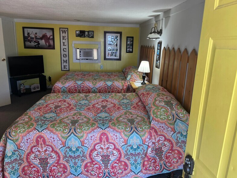 More Photos Of 4945 E Indiana Beach Rd, Monticello Marina For Sale