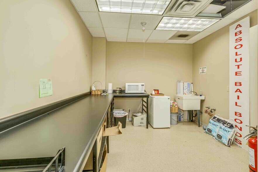 More Photos Of 449 7th St E, Saint Paul Storefront For Sale