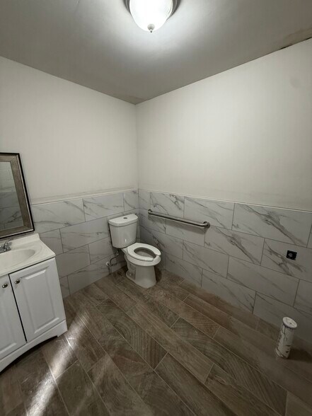 More Photos Of 19805 Shady Ln, San Antonio General Retail For Lease