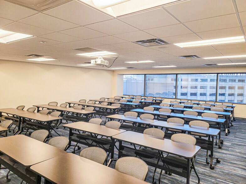 More Photos Of 301 W Bay St, Jacksonville Office For Lease