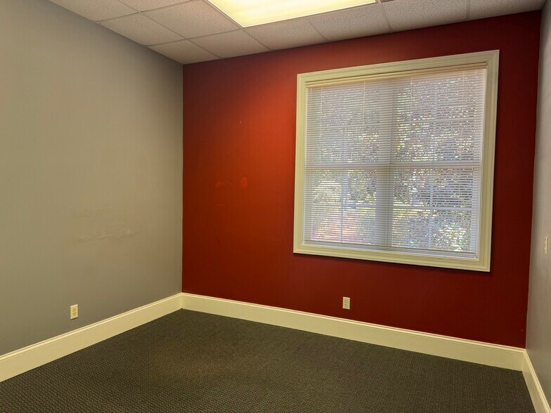 More Photos Of 4101 Main St, Hilton Head Island Office For Sale