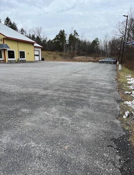 More Photos Of 3313 Seneca Tpke, Canastota Service For Lease