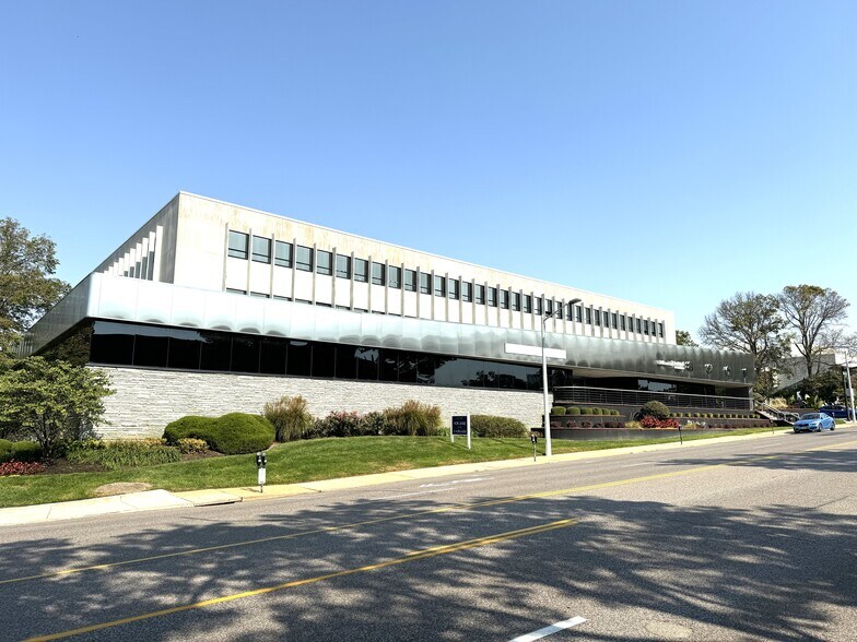 More Photos Of 8251 Maryland Ave, Clayton Unknown For Lease