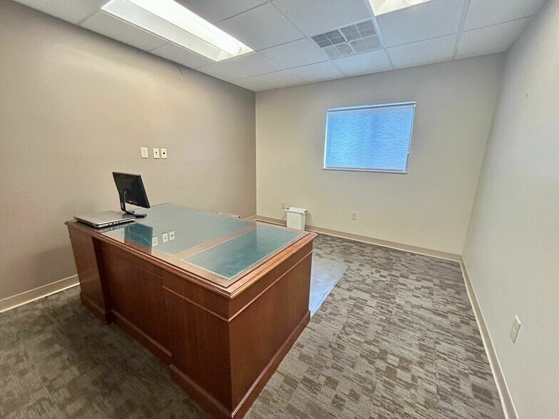 More Photos Of 11156 Main St, Cincinnati Office For Sale