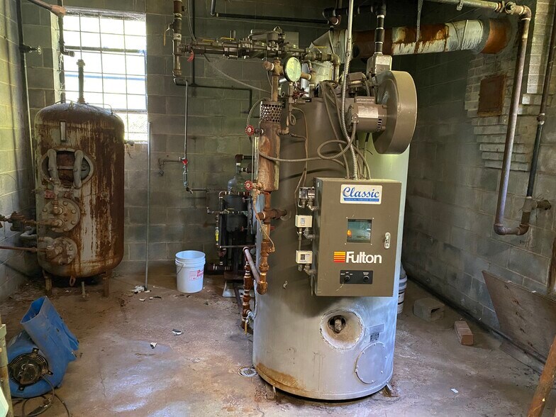 More Photos Of 1225 Montlieu Ave, High Point General Retail For Sale