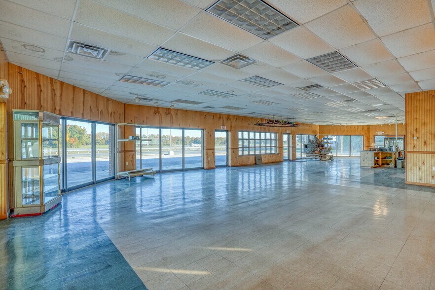 More Photos Of 6975 Old Beach Rd, Frederica Auto Repair For Sale