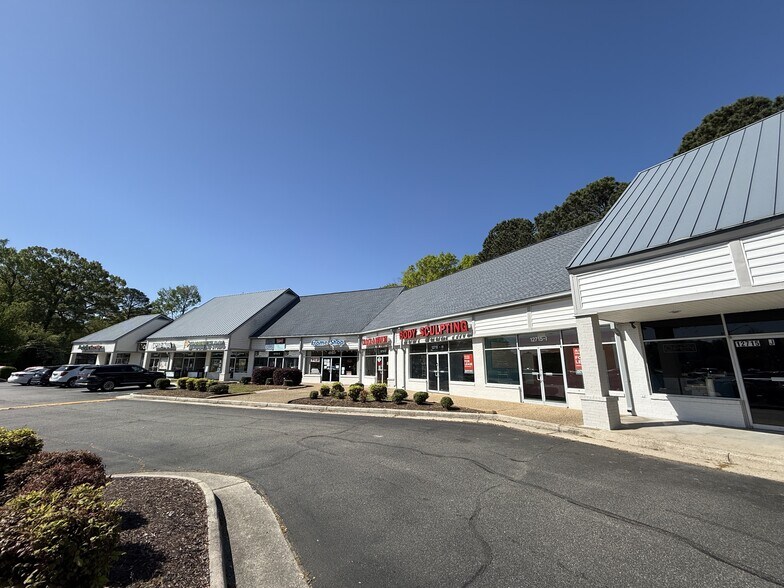More Photos Of 12715 Warwick Blvd, Newport News General Retail For Lease