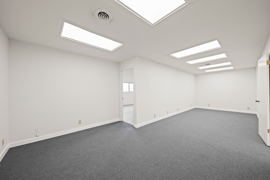 More Photos Of 985 Parker Ct, Santa Clara Warehouse For Lease