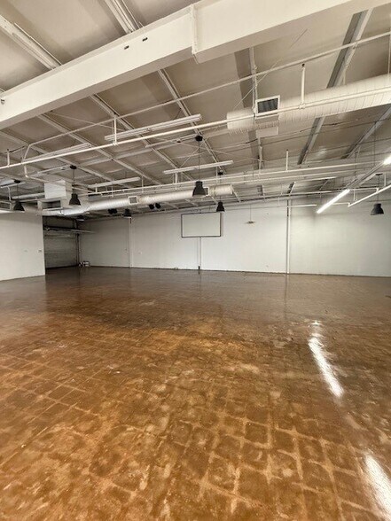 More Photos Of 1649 N Gessner Dr, Houston Storefront For Lease