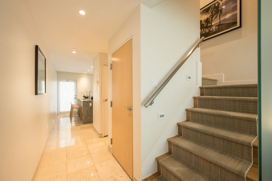 More Photos Of 1401 Simonton St, Key West Hotel For Sale