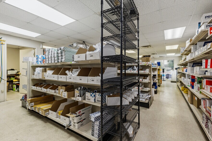 More Photos Of 705 Cedar Bayou Rd, Baytown General Retail For Lease