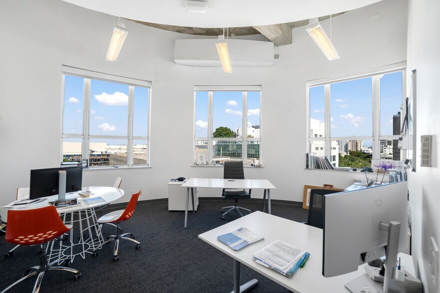 More Photos Of 605 Lincoln Rd, Miami Beach Office Residential For Sale