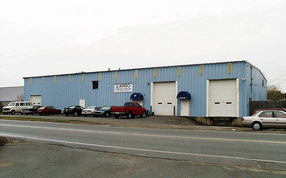 More Photos Of 27 Tozer Rd, Beverly Warehouse For Lease