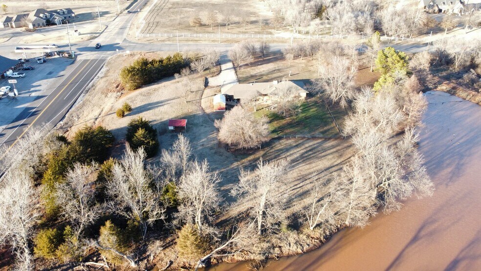 More Photos Of 2827 W Grand Ave, Chickasha Land For Sale