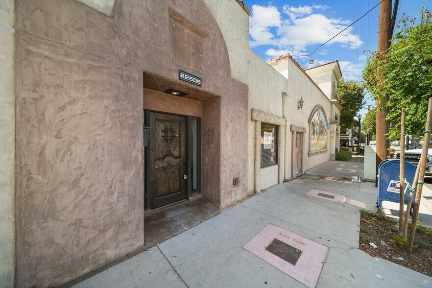 More Photos Of 22508 Market St, Santa Clarita Storefront Retail Office For Lease
