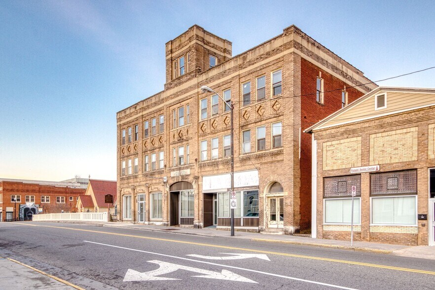 Primary Photo Of 110 N Washington Ave, Pulaski Flex For Sale