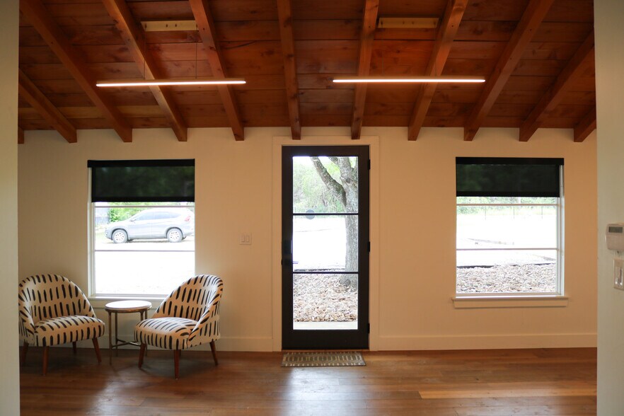 More Photos Of 7081 Heuermann Rd, San Antonio Office For Sale