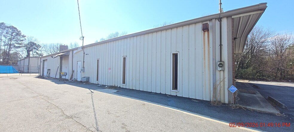 More Photos Of 1677 Forest Pky, Lake City Flex For Lease