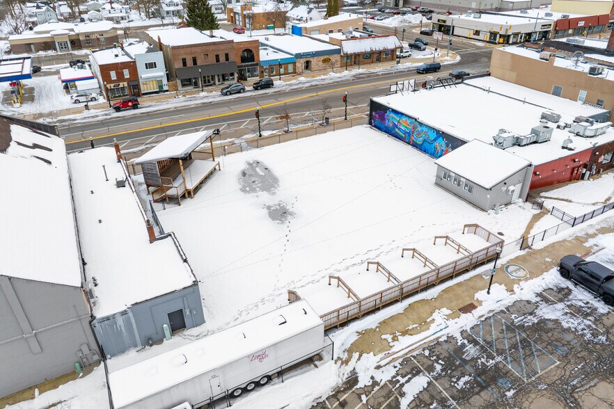 More Photos Of 117 E Allegan St, Otsego General Retail For Sale