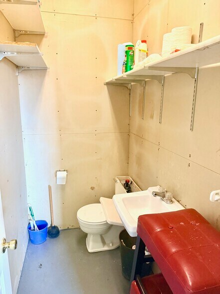 More Photos Of 806 Progress dr, Farmington Industrial For Lease