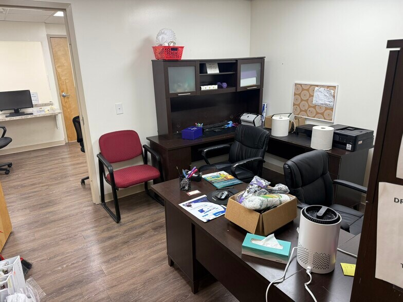 More Photos Of 2 Emma Ln, Clifton Park Medical For Lease