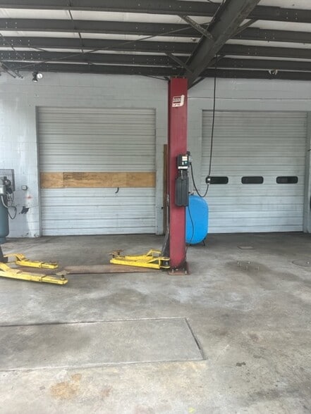 More Photos Of 7715 Lem Turner Rd, Jacksonville Auto Repair For Sale