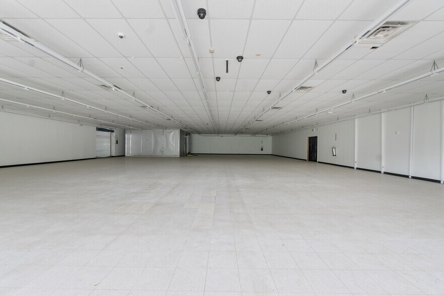 More Photos Of 722 S Highway 59, Decatur Freestanding For Lease