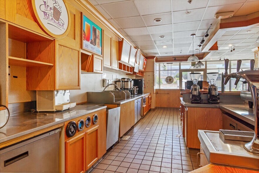 More Photos Of 4961-4991 Carpinteria Ave, Carpinteria Storefront Retail Office For Lease